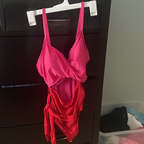 Sea Angel Women's Pink Red Front Cutout One Piece Swimsuit size small - Picture 5 of 5